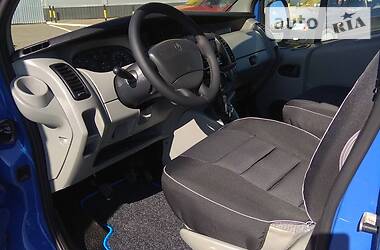 Вантажопасажирський фургон Renault Trafic 2003 в 