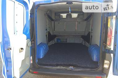Вантажопасажирський фургон Renault Trafic 2003 в 
