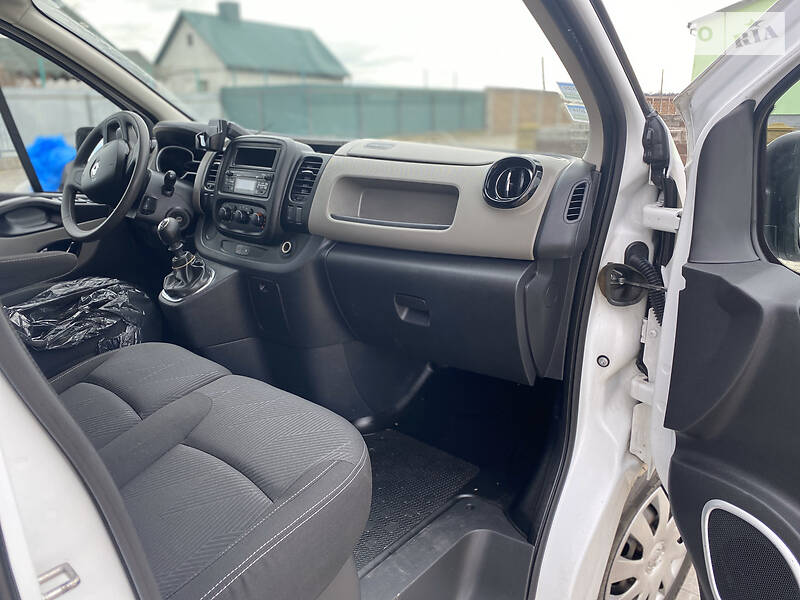 Вантажопасажирський фургон Renault Trafic 2015 в Луцьку