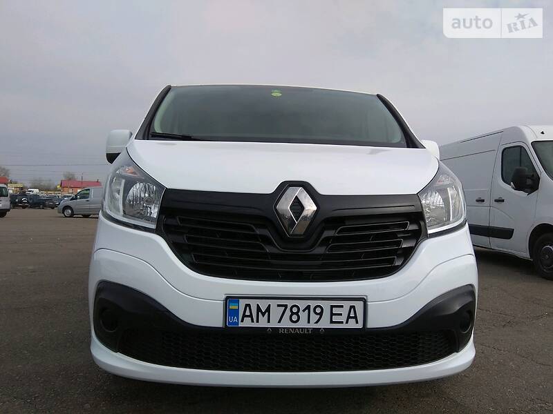 Вантажопасажирський фургон Renault Trafic 2016 в Бердичеві