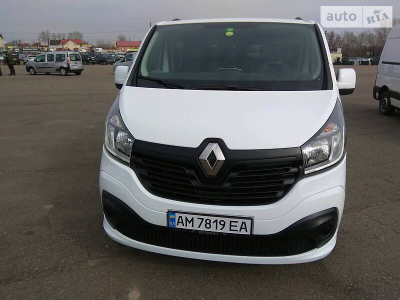 Вантажопасажирський фургон Renault Trafic 2016 в Бердичеві