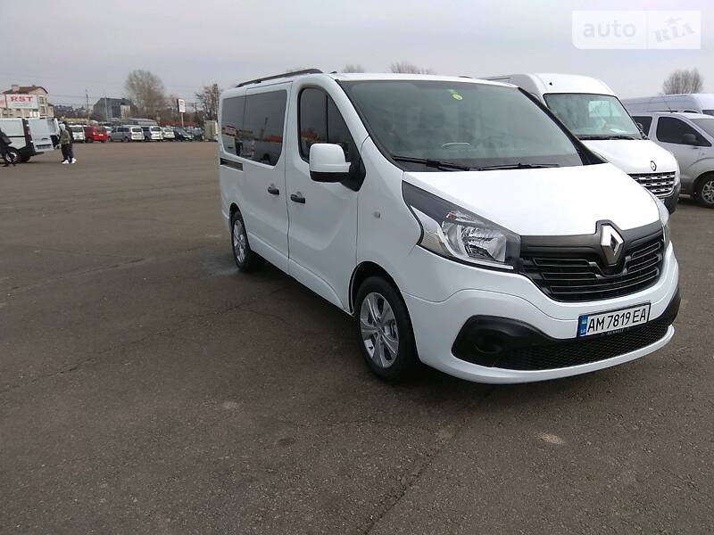 Вантажопасажирський фургон Renault Trafic 2016 в Бердичеві