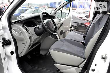 Мінівен Renault Trafic 2009 в 