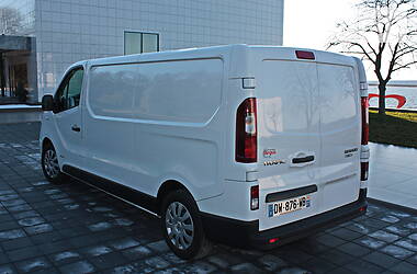 Вантажопасажирський фургон Renault Trafic 2016 в 