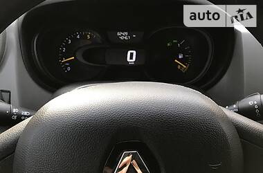 Вантажопасажирський фургон Renault Trafic 2015 в 