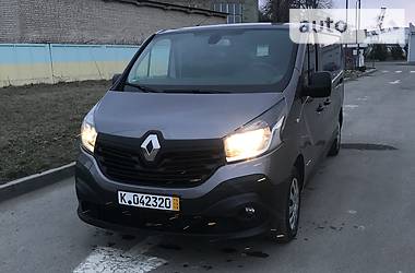Вантажопасажирський фургон Renault Trafic 2015 в 