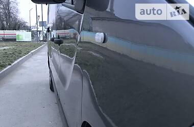 Вантажопасажирський фургон Renault Trafic 2015 в 