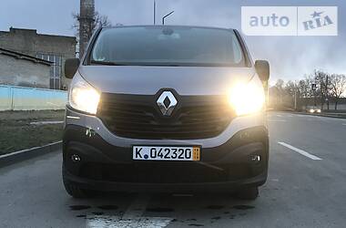 Вантажопасажирський фургон Renault Trafic 2015 в 