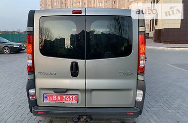 Вантажопасажирський фургон Renault Trafic 2010 в 