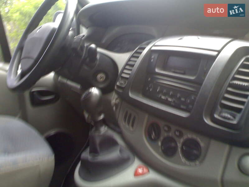Грузопассажирский фургон Renault Trafic 2006 в Харькове