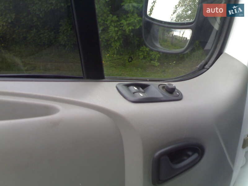 Грузопассажирский фургон Renault Trafic 2006 в Харькове