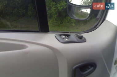 Грузопассажирский фургон Renault Trafic 2006 в 