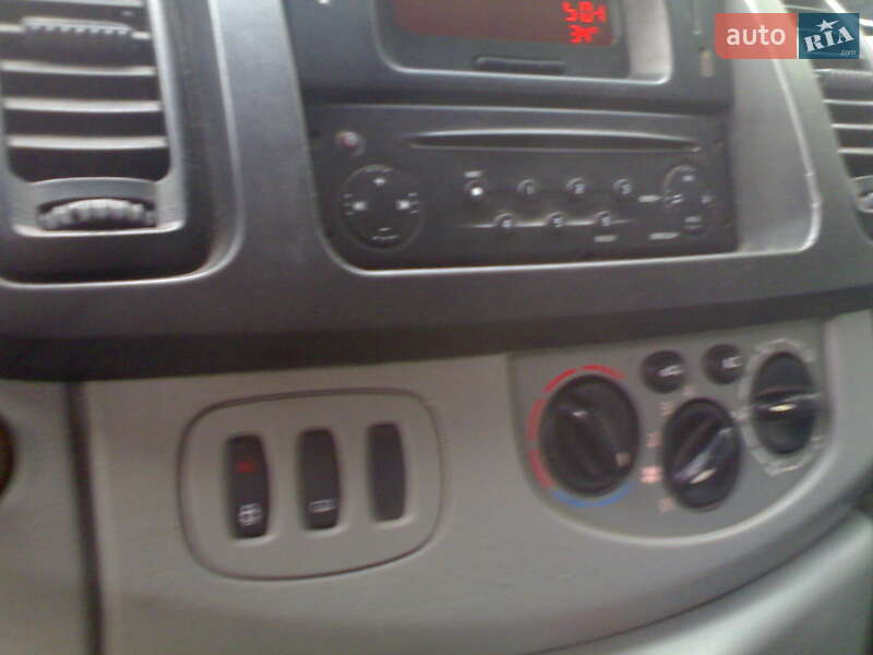 Грузопассажирский фургон Renault Trafic 2006 в Харькове