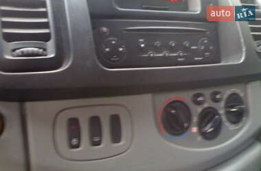Грузопассажирский фургон Renault Trafic 2006 в 
