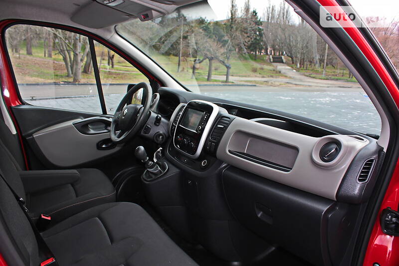 Вантажопасажирський фургон Renault Trafic 2015 в Кременчуці фото 23 Вантажопасажирський фургон Renault Trafic 2015 в Кременчуці