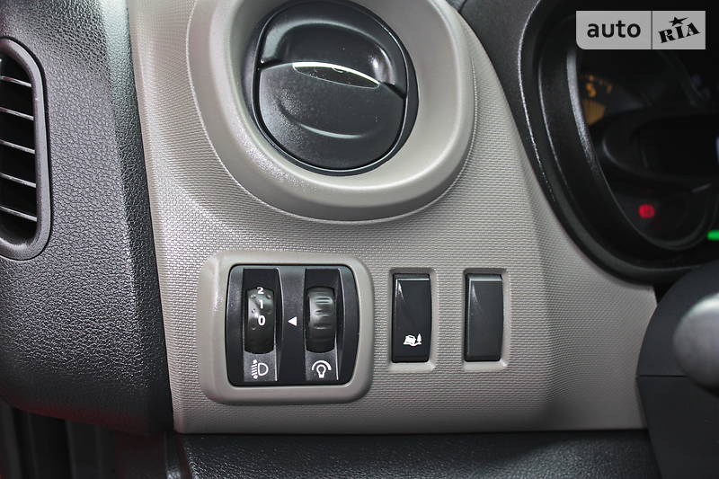 Вантажопасажирський фургон Renault Trafic 2015 в Кременчуці фото 27 Вантажопасажирський фургон Renault Trafic 2015 в Кременчуці