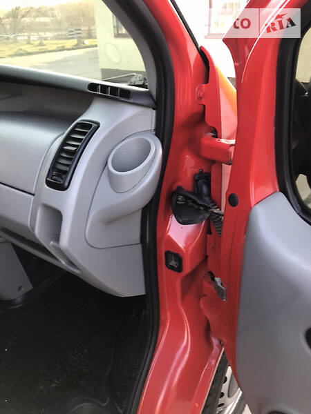 Вантажопасажирський фургон Renault Trafic 2005 в Умані