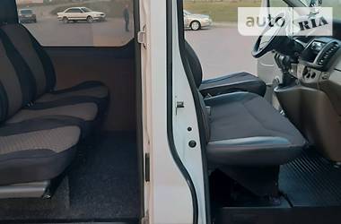 Вантажопасажирський фургон Renault Trafic 2005 в 