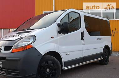 Вантажопасажирський фургон Renault Trafic 2005 в 