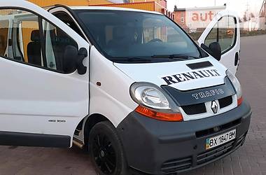 Вантажопасажирський фургон Renault Trafic 2005 в 