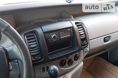 Вантажопасажирський фургон Renault Trafic 2005 в 