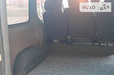 Вантажопасажирський фургон Renault Trafic 2005 в 