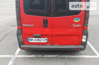 Вантажопасажирський фургон Renault Trafic 2003 в Рівному