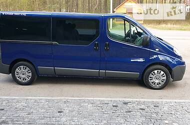 Вантажопасажирський фургон Renault Trafic 2010 в 