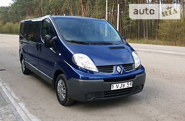 Вантажопасажирський фургон Renault Trafic 2010 в 
