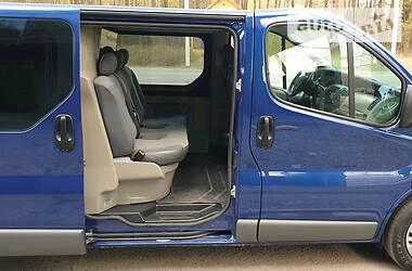 Вантажопасажирський фургон Renault Trafic 2010 в 