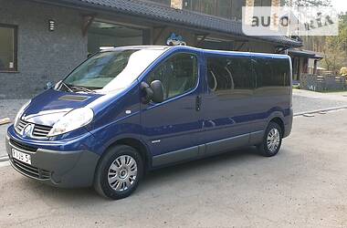 Вантажопасажирський фургон Renault Trafic 2010 в 