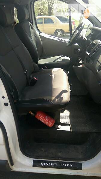 Вантажопасажирський фургон Renault Trafic 2005 в Хмельницькому
