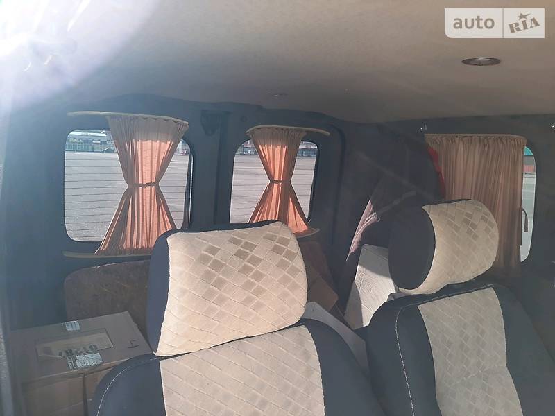 Вантажопасажирський фургон Renault Trafic 2002 в Тульчині