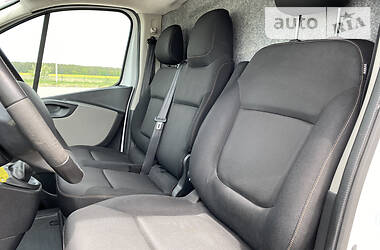 Вантажопасажирський фургон Renault Trafic 2014 в 