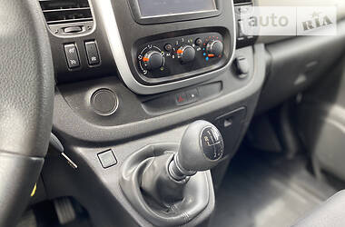 Вантажопасажирський фургон Renault Trafic 2014 в 