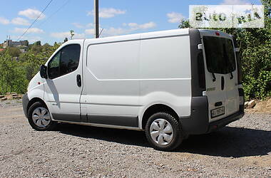 Грузопассажирский фургон Renault Trafic 2004 в Умани