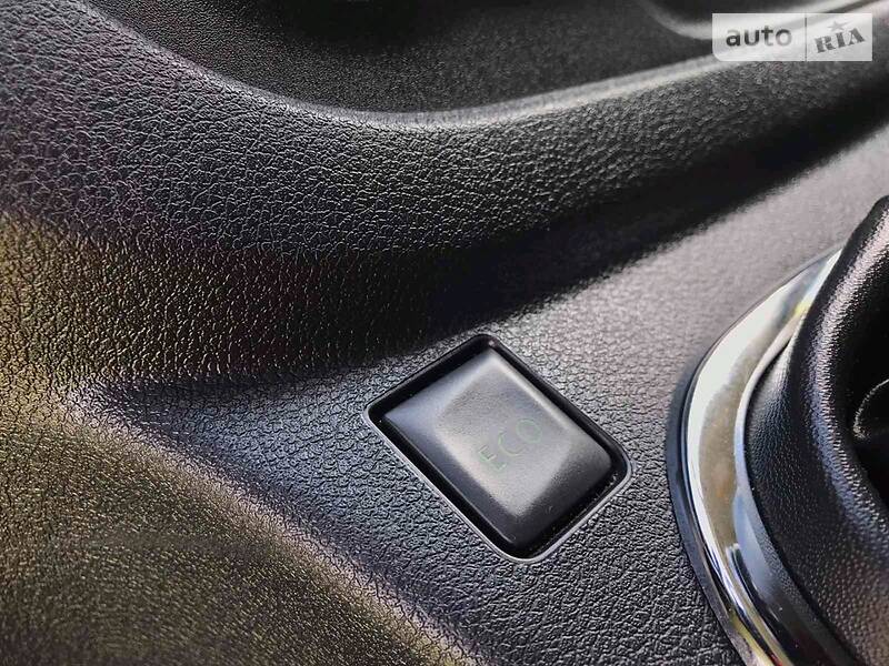 Вантажопасажирський фургон Renault Trafic 2015 в Луцьку