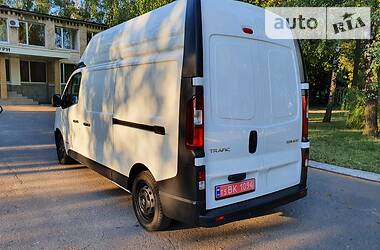 Грузопассажирский фургон Renault Trafic 2016 в Полтаве