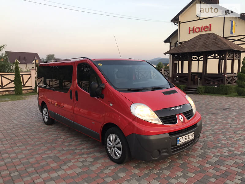 Вантажопасажирський фургон Renault Trafic 2007 в Чернівцях фото 3 Вантажопасажирський фургон Renault Trafic 2007 в Чернівцях