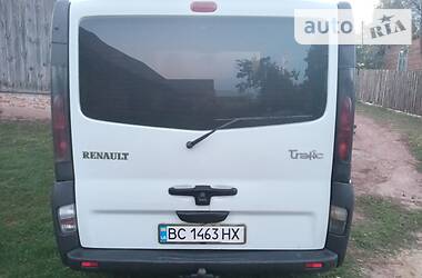 Вантажопасажирський фургон Renault Trafic 2003 в Жовкві