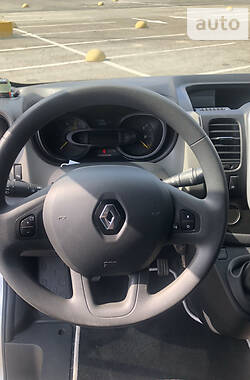 Минивэн Renault Trafic 2016 в 