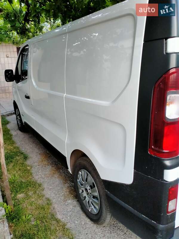 Вантажопасажирський фургон Renault Trafic 2014 в Полтаві