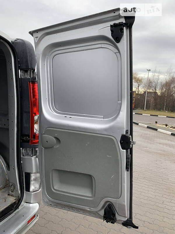 Вантажний фургон Renault Trafic 2013 в Рівному