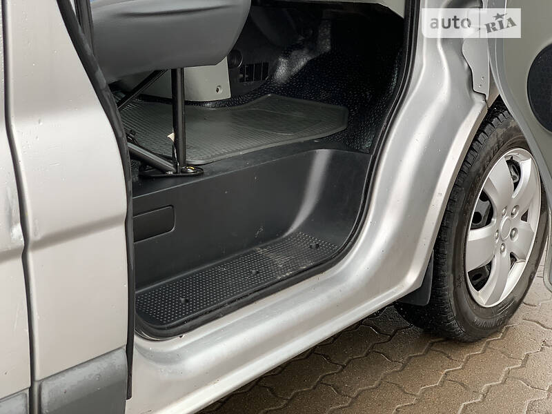 Вантажний фургон Renault Trafic 2013 в Рівному