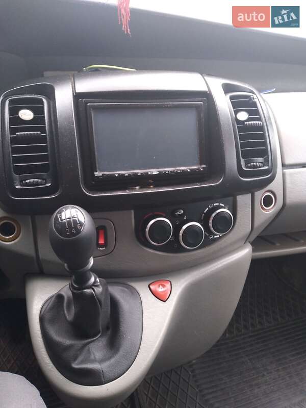 Мінівен Renault Trafic 2006 в Тлумачі