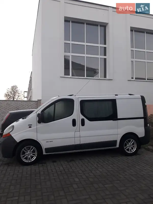 Минивэн Renault Trafic 2005 в 