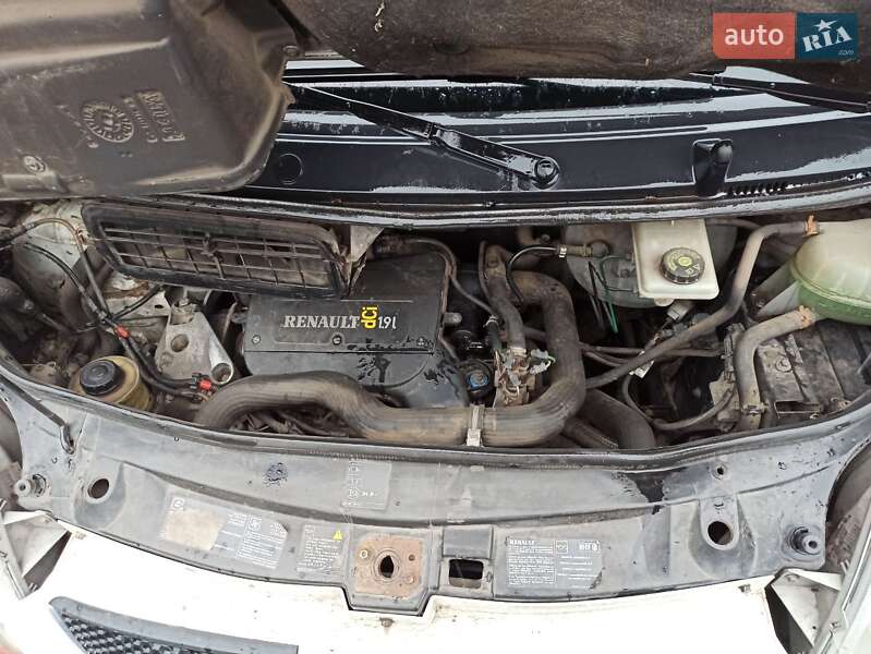 Мінівен Renault Trafic 2005 в Києві