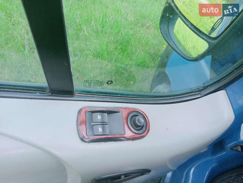 Мінівен Renault Trafic 2005 в Старому Самборі