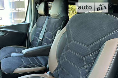 Минивэн Renault Trafic 2021 в 