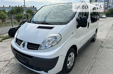 Минивэн Renault Trafic 2013 в 
